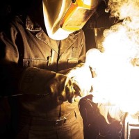 Mechanically resistant gloves